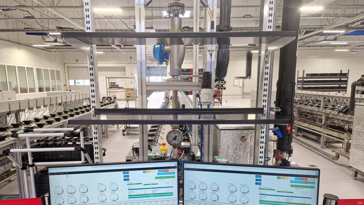 Ultragarsinių skaitiklių surinkimo linija Axioma Metering gamykloje